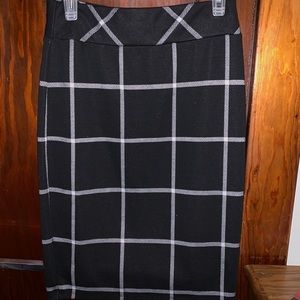 Black and white checkered pencil skirt